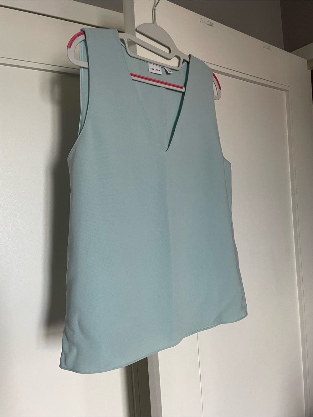 Aritzia Babaton Vara V-Neck Sleeveless Women's Top light green blue